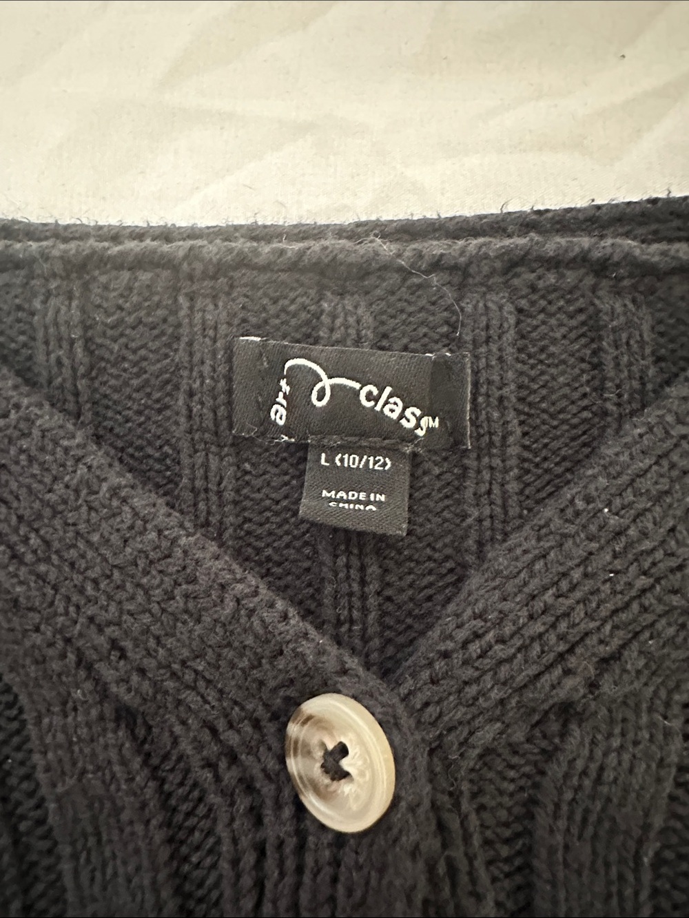 Black Ribbed Button-Front Cropped Cardigan - Picture 3 of 7